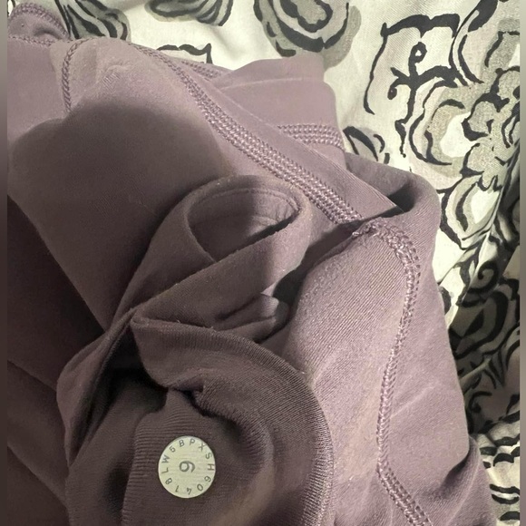 Lululemon align joggers size 6 - Picture 3 of 3